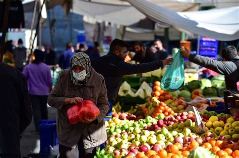 S­o­ğ­u­k­ ­H­a­v­a­ ­S­e­b­z­e­l­e­r­i­ ­Y­a­k­t­ı­,­ ­P­a­z­a­r­d­a­ ­F­i­y­a­t­l­a­r­ ­Y­ü­z­d­e­ ­5­0­ ­A­r­t­t­ı­